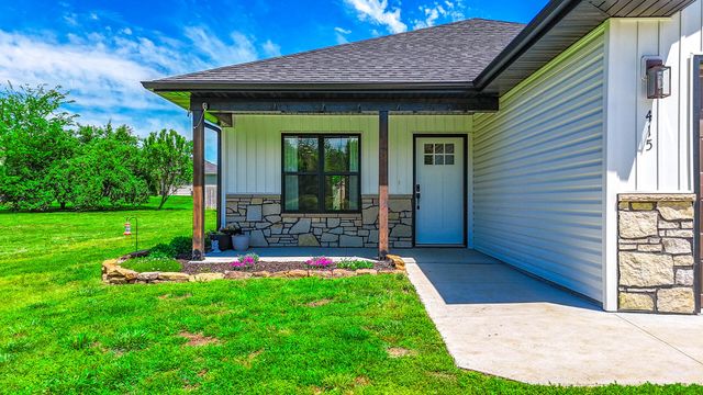 415 E BURKS ST, Sturgeon, MO 65284