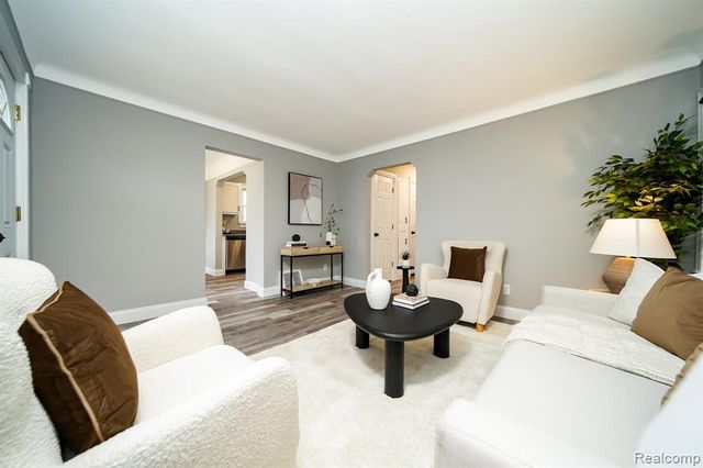 8221 Coolidge, Center Line, MI 48015
