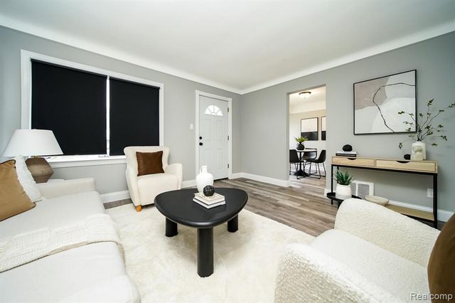 8221 Coolidge, Center Line, MI 48015