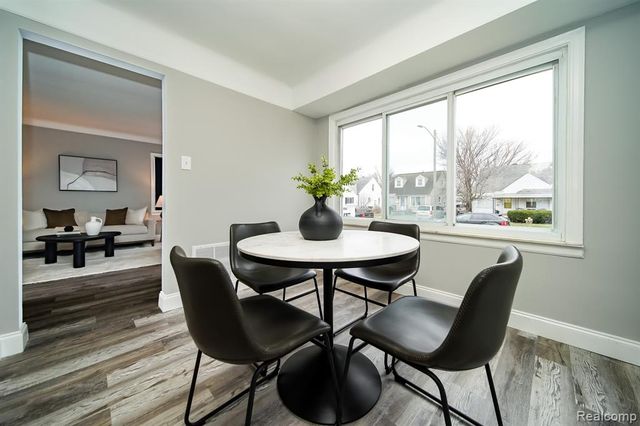 8221 Coolidge, Center Line, MI 48015
