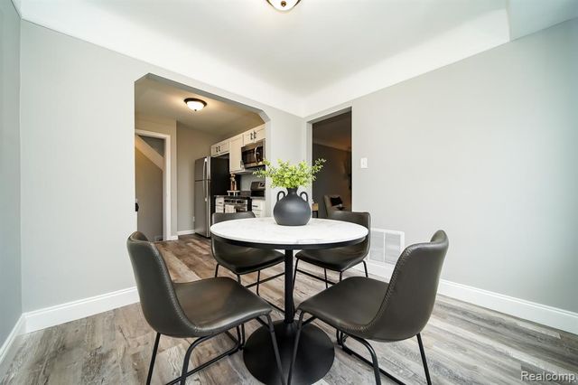 8221 Coolidge, Center Line, MI 48015
