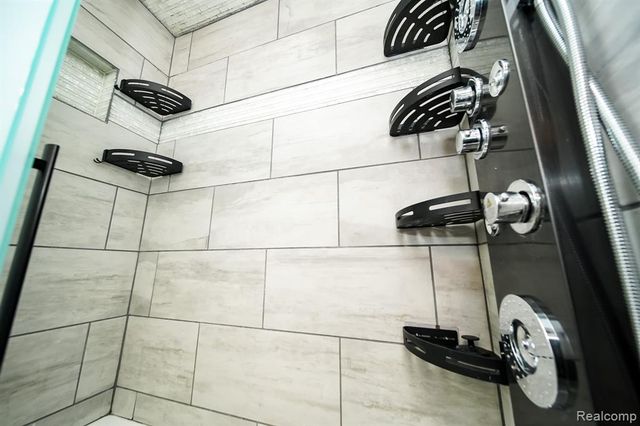 8221 Coolidge, Center Line, MI 48015
