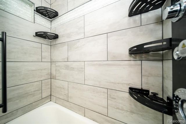 8221 Coolidge, Center Line, MI 48015