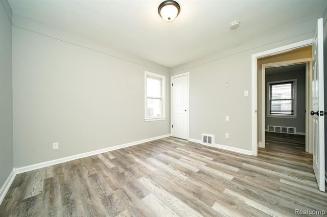8221 Coolidge, Center Line, MI 48015