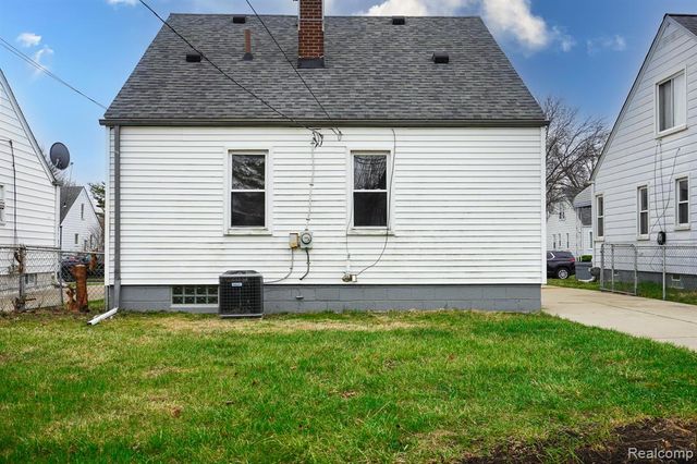 8221 Coolidge, Center Line, MI 48015
