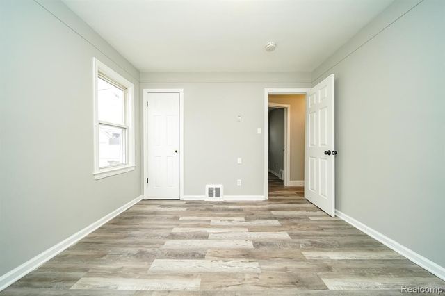 8221 Coolidge, Center Line, MI 48015