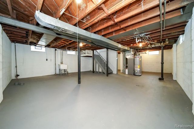 8221 Coolidge, Center Line, MI 48015