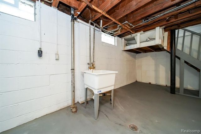 8221 Coolidge, Center Line, MI 48015
