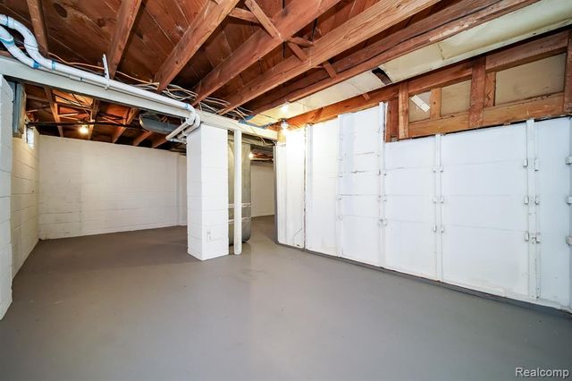 8221 Coolidge, Center Line, MI 48015
