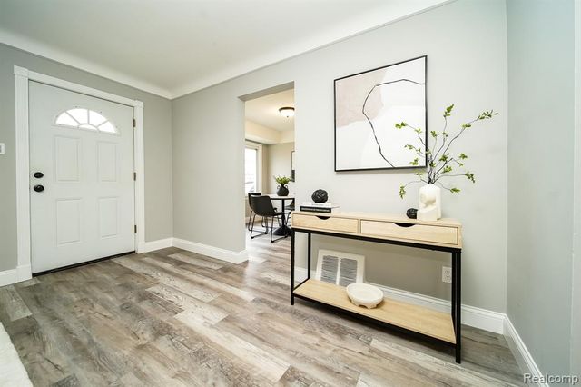 8221 Coolidge, Center Line, MI 48015