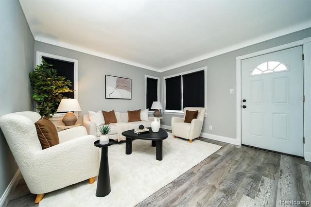 8221 Coolidge, Center Line, MI 48015