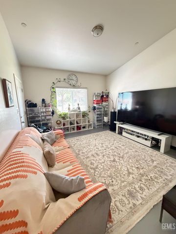 401 Paseo Mendocino, Delano, CA 93215