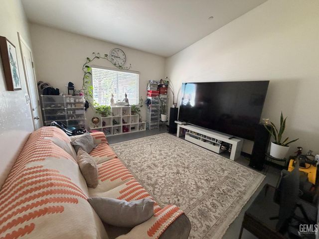 401 Paseo Mendocino, Delano, CA 93215