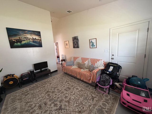 401 Paseo Mendocino, Delano, CA 93215