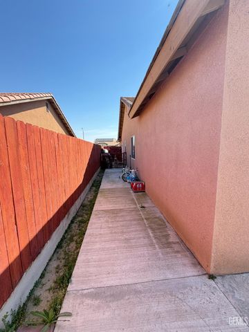 401 Paseo Mendocino, Delano, CA 93215