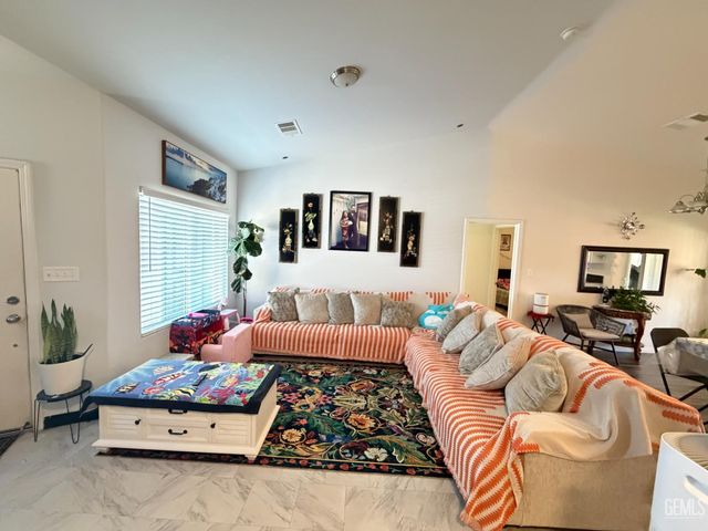 401 Paseo Mendocino, Delano, CA 93215