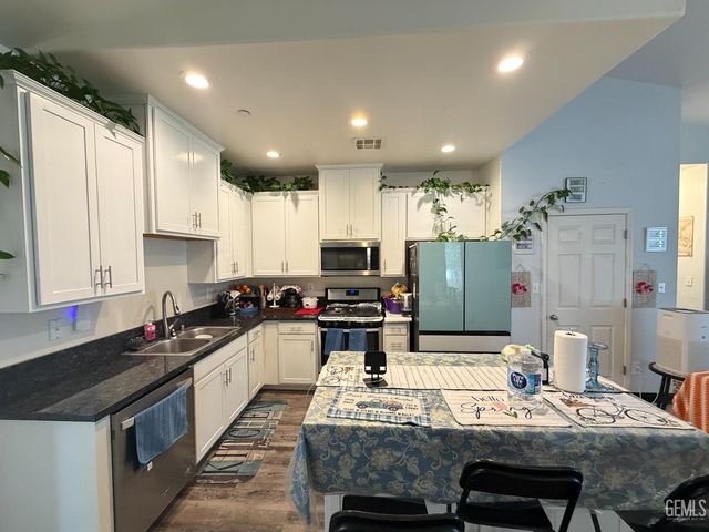 401 Paseo Mendocino, Delano, CA 93215