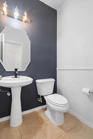 244 Turnberry Lane, Lewisville, TX 75067