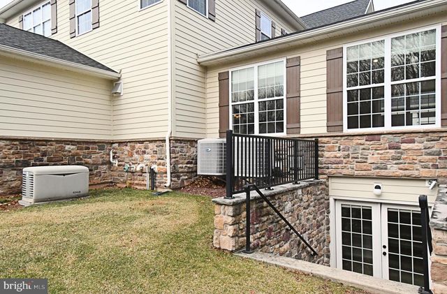 19 GOLDNEY DR, Newtown, PA 18940