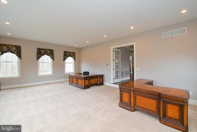 19 GOLDNEY DR, Newtown, PA 18940