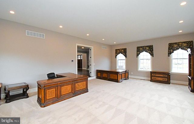 19 GOLDNEY DR, Newtown, PA 18940