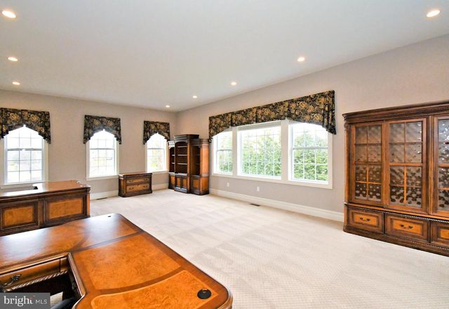 19 GOLDNEY DR, Newtown, PA 18940