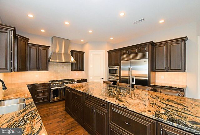 19 GOLDNEY DR, Newtown, PA 18940