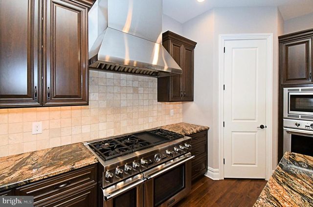 19 GOLDNEY DR, Newtown, PA 18940