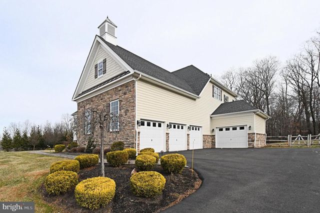 19 GOLDNEY DR, Newtown, PA 18940