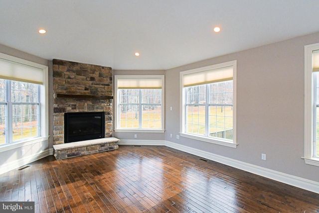 19 GOLDNEY DR, Newtown, PA 18940