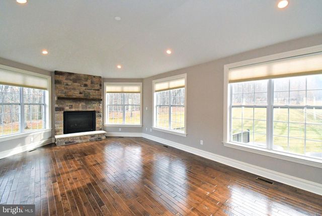 19 GOLDNEY DR, Newtown, PA 18940