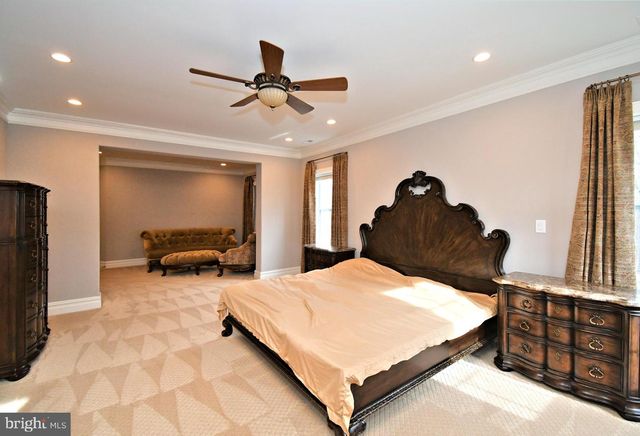 19 GOLDNEY DR, Newtown, PA 18940