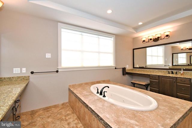 19 GOLDNEY DR, Newtown, PA 18940