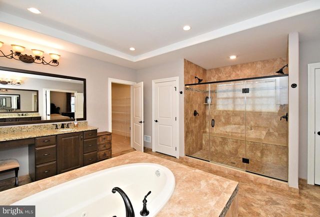 19 GOLDNEY DR, Newtown, PA 18940