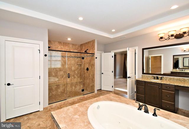 19 GOLDNEY DR, Newtown, PA 18940