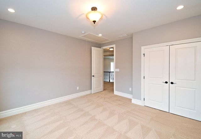 19 GOLDNEY DR, Newtown, PA 18940