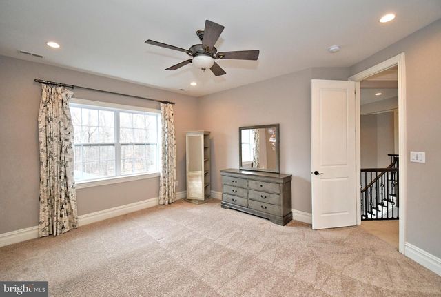 19 GOLDNEY DR, Newtown, PA 18940