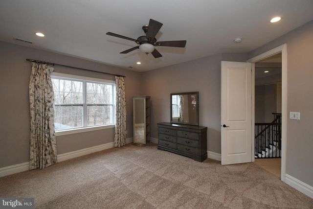 19 GOLDNEY DR, Newtown, PA 18940