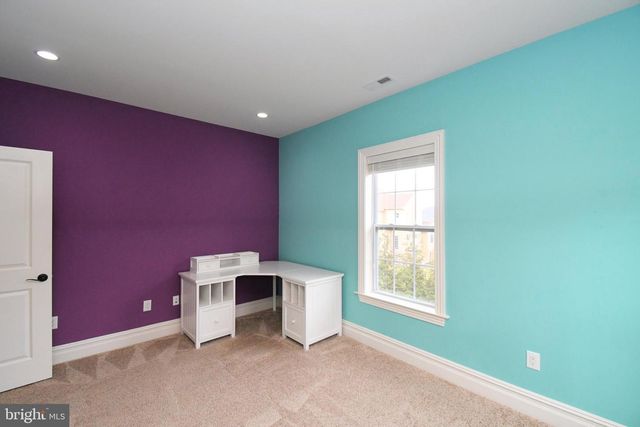 19 GOLDNEY DR, Newtown, PA 18940