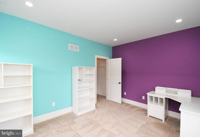 19 GOLDNEY DR, Newtown, PA 18940