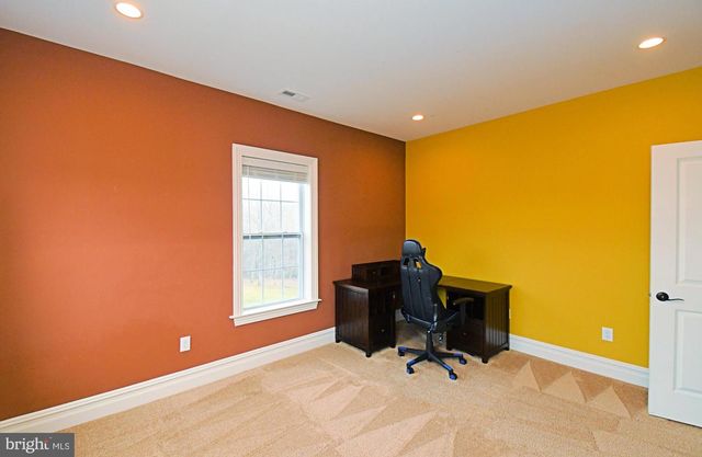 19 GOLDNEY DR, Newtown, PA 18940