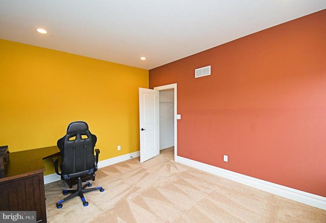 19 GOLDNEY DR, Newtown, PA 18940