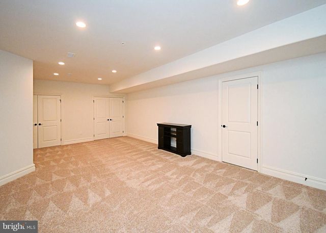 19 GOLDNEY DR, Newtown, PA 18940