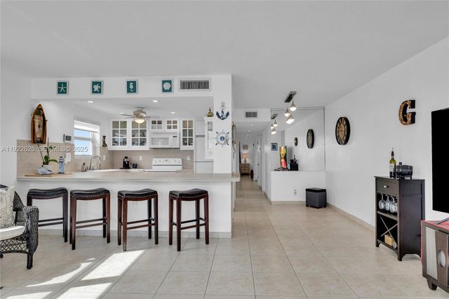 400 N Surf Rd 506, Hollywood, FL 33019