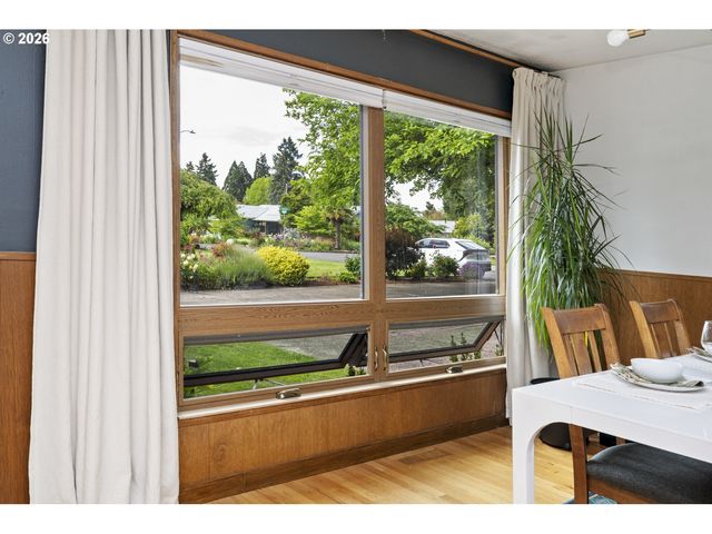 28 Se 111TH Ave, Portland, OR 97216
