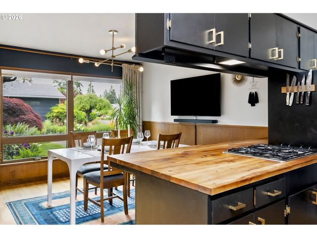 28 Se 111TH Ave, Portland, OR 97216