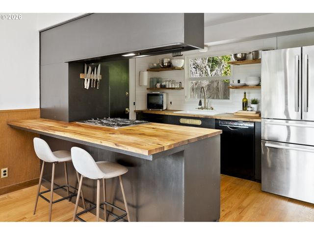28 Se 111TH Ave, Portland, OR 97216