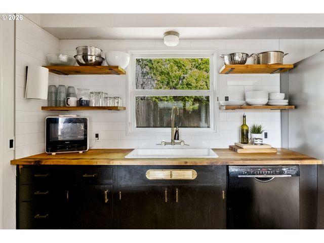 28 Se 111TH Ave, Portland, OR 97216