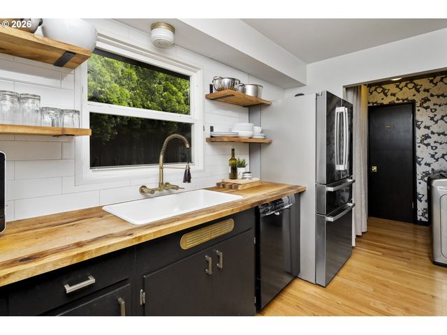 28 Se 111TH Ave, Portland, OR 97216