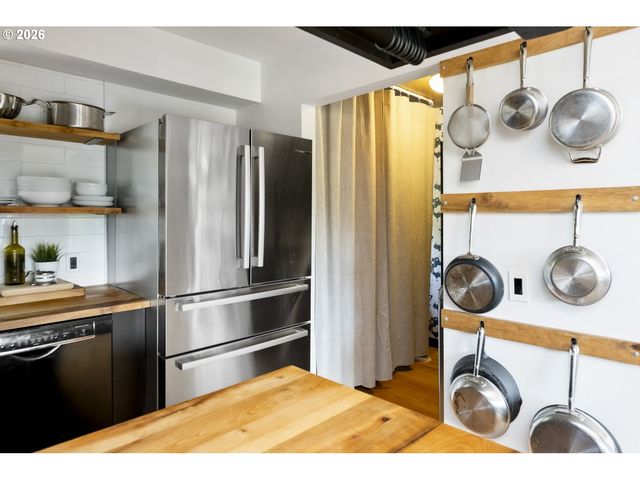 28 Se 111TH Ave, Portland, OR 97216